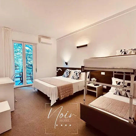 Noir - Free Breakfast & Brunch Until 13-00 - Vicinissimi A Mirabilandia Otel