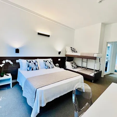 Noir - Free Breakfast & Brunch Until 13-00 - Vicinissimi A Mirabilandia Otel Milano Marittima