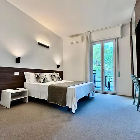 Otel Noir - Free Breakfast & Brunch Until 13-00 - Vicinissimi A Mirabilandia Milano Marittima