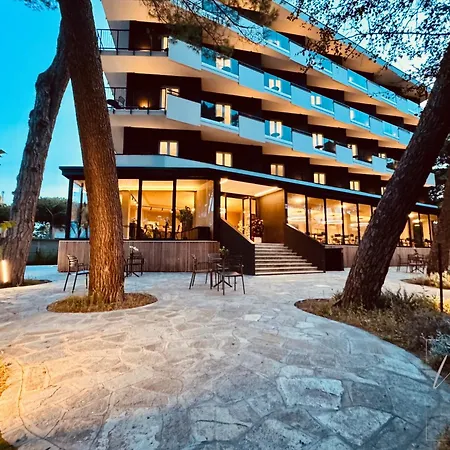Otel Noir - Free Breakfast & Brunch Until 13-00 - Vicinissimi A Mirabilandia Milano Marittima